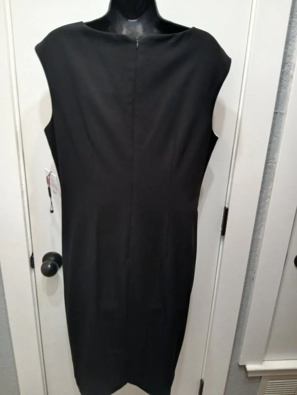 Ellen Tracy Classic Style Dress - Picture 7 of 11